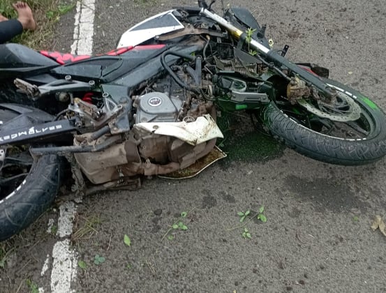 Maharashtra bhiwandi accident 1 person died 3 people are injured detail marathi news Bhiwandi Accident : भिवंडीत दुचाकीस्वारांचा भीषण अपघात, एकाचा मृत्यू तर तीन जण जखमी