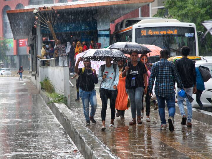 India vs Pakistan World Cup Match Narendra Modi Stadium Ahmedabad Gujarat weather report on 14 october IMD Rain Alert  Gujarat Weather Update: गुजरात में बारिश बिगाड़ सकती है वर्ल्ड कप और नवरात्रि का मजा, जानें- IND VS PAK मैच के दिन कैसा रहेगा मौसम?