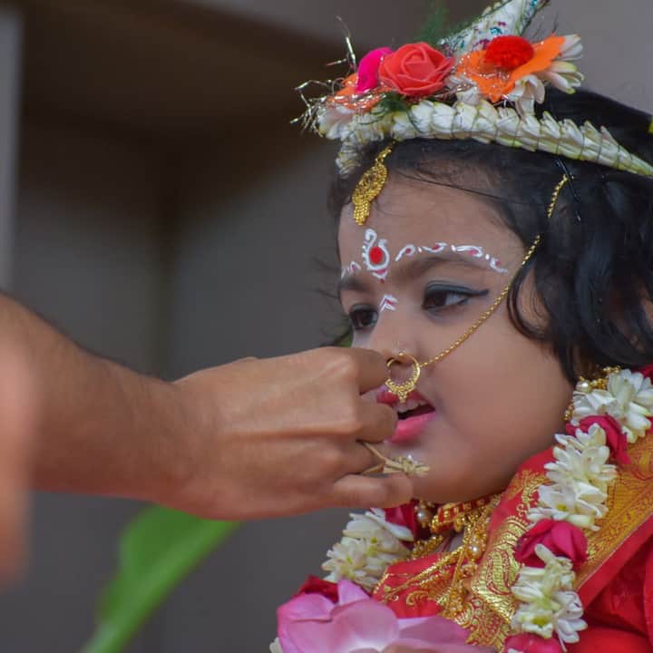 ৯০১ সালে স্বামী বিবেকানন্দ কলকাতার বেলুড় মঠে নয় কুমারীকে পুজো করে ছিলেন। তখন থেকে প্রতি বছর দুর্গাপুজোর অষ্টমী তিথিতে বেলুড় মঠে মাহা ধুমধাম করে এই পুজোর প্রথা চলে আসছে।
