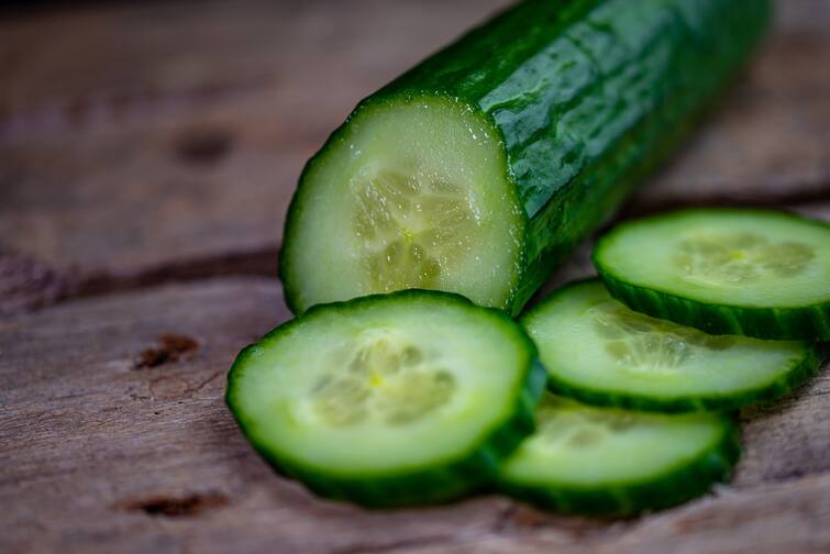 Do not eat cucumber at nigt its harmful  Health: જો સલાડમાં કાકડી ખાશો તો ફાયદાના બદલે થશે નુકસાન 