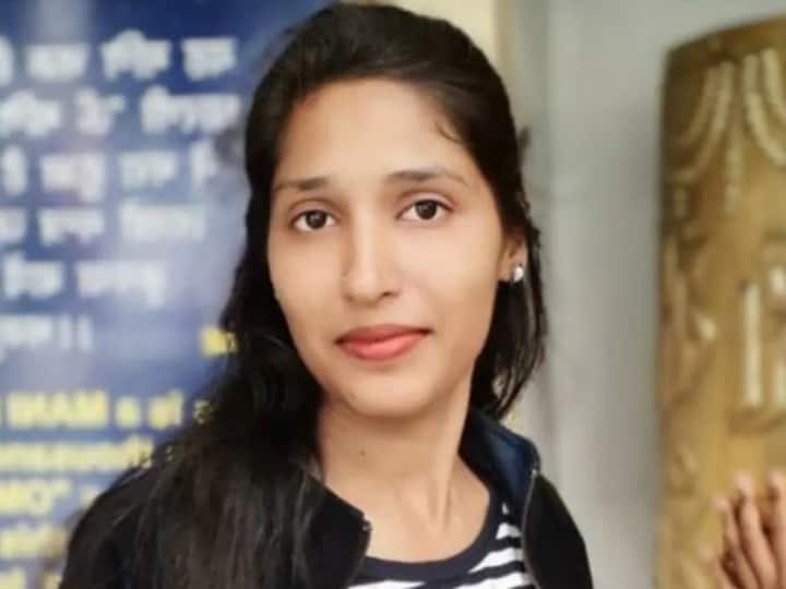 Monika Yadav Murder Case Mystery Ex Delhi Police Woman Constable Murder Accused Surendra Singh Arrested Monika Yadav Murder Case: मोनिका मर्डर मिस्ट्री, मौत देकर दो साल तक रखा जिंदा! पुलिस भी नहीं नहीं ढूंढ पाई, अब कंकाल बरामद