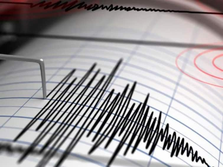 Strong Earthquake Tremors Jolt Delhi-NCR, with a magnitude of 6.2 in Nepal Delhi-NCR Earthquake: ఢిల్లీ సహా ఉత్తరాది రాష్ట్రాల్లో భూప్రకంపనలు, నేపాల్ లో 6.2 తీవ్రతతో భూకంపం