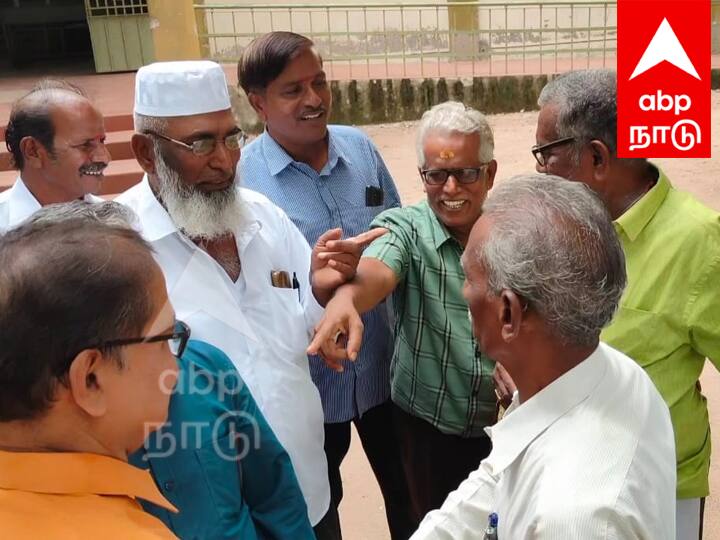 மீண்டும் பள்ளிக்கு போகலாம்...48 ஆண்டுகளுக்கு பிறகு நண்பர்கள் சந்திப்பு- விழுப்புரத்தில் நெகிழ்ச்சி