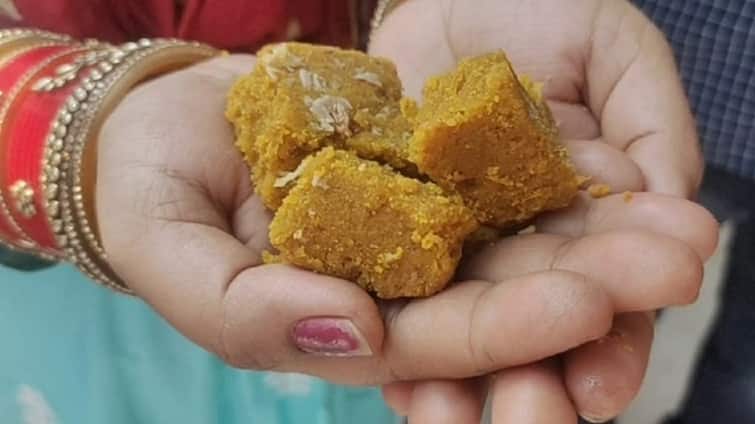 Banaskantha News: ambaji mandir mohanthal food sample fails who took by govt food department News: અંબાજીમાં માં અંબાના પ્રસાદમાં પણ ગોલમાલ, મોહનથાળ માટે વપરાતા ઘીના સેમ્પલ ફેઇલ