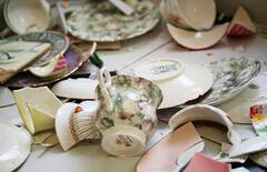 Lifestyle: घरात ठेवू नका 'या' 10 वस्तू; वाईट आणि नकारात्मक गोष्टींपासून होईल सुटका