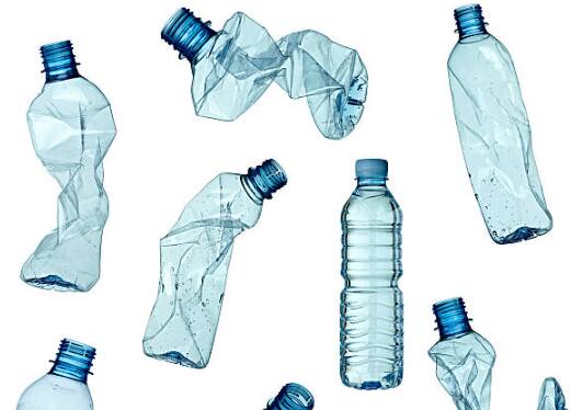 प्लास्टिकच्या वस्तू: किचनमध्ये किंवा घरात प्लास्टिकच्या वस्तू वापरणं बंद केलं पाहिजे. या वस्तू वापरण्याने त्यातील विषारी तत्त्व शरिरात पोहोचतात आणि कॅन्सरसारख्या रोगांचा धोका वाढतो.