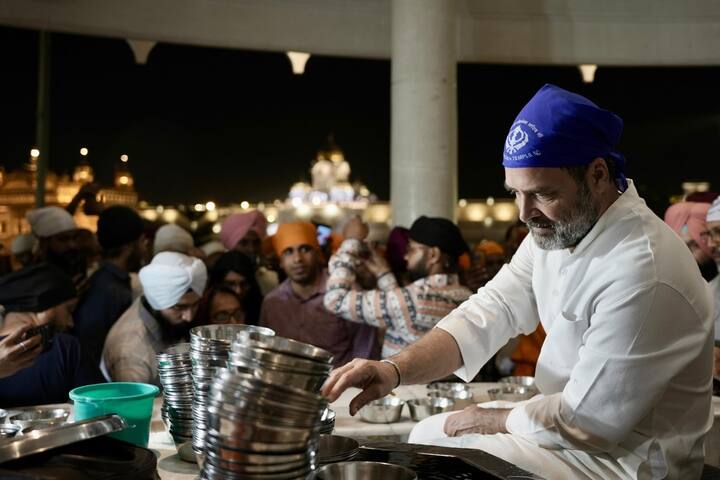 यावेळी पोलिसांचा मोठा फौजफाटा तैनात करण्यात आला होता.