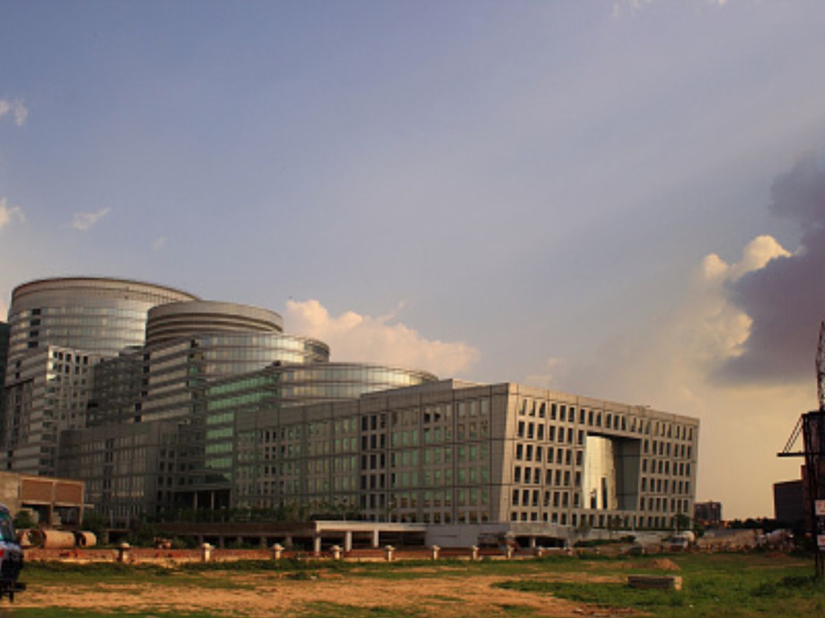 DLF gurgaon office space: DLF leases 3 lakh sq ft office space in