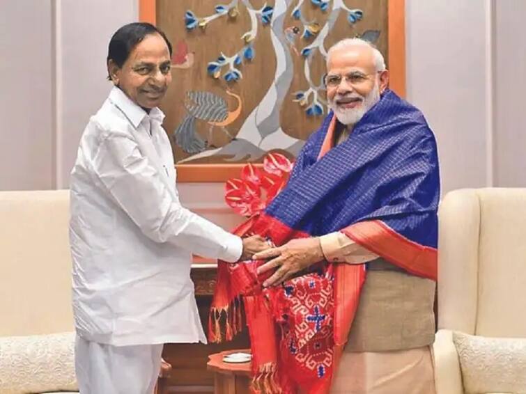 KCR wanted to join NDA but we reject proposal said PM Modi in telangana Public meeting PM Modi :  तेलंगणामध्येपंतप्रधान मोदींचा गौप्यस्फोट, केसीआर यांना एनडीएमध्ये यायचे होते...