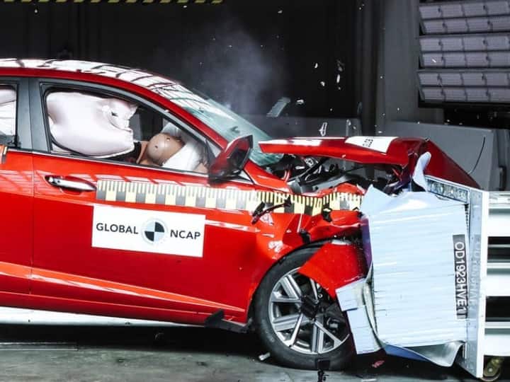 Hyundai Verna sedan scores 5 stars in GNCAP crash test rating GNCAP में 5 स्टार रेटिंग के साथ, सबसे सुरक्षित गाड़ियों की लिस्ट में शामिल हुई Hyundai Verna 