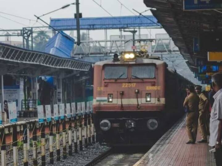 Uttar Pradesh News Intoxicated Youth Urinates Elderly Couple Railway Uttar Pradesh: Drunk Passenger Urinates On Elderly Couple In Delhi-Bound Sampark Kranti Express