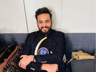 Bigg Boss OTT 2: एल्विश यादव वापस लौटाना चाहते हैं अपनी ट्रॉफी, बोले- 'ले लो वापस, हाथ जोड़ रहा हूं'