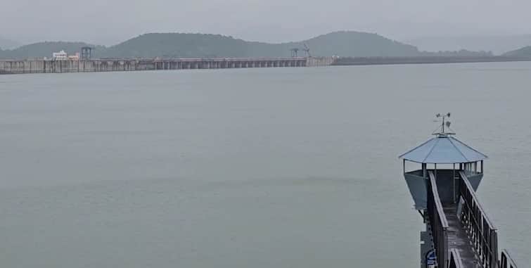 Tapi And Ukai Dam News: more than 345 feet height has full of ukai dam on tapi river in this season Ukai Dam: ઉકાઉ ડેમ સંપૂર્ણ ભરાયો, દક્ષિણ ગુજરાતના માથેથી બે વર્ષ માટે પાણીનું સંકટ ટળ્યુ, જુઓ તસવીરો....