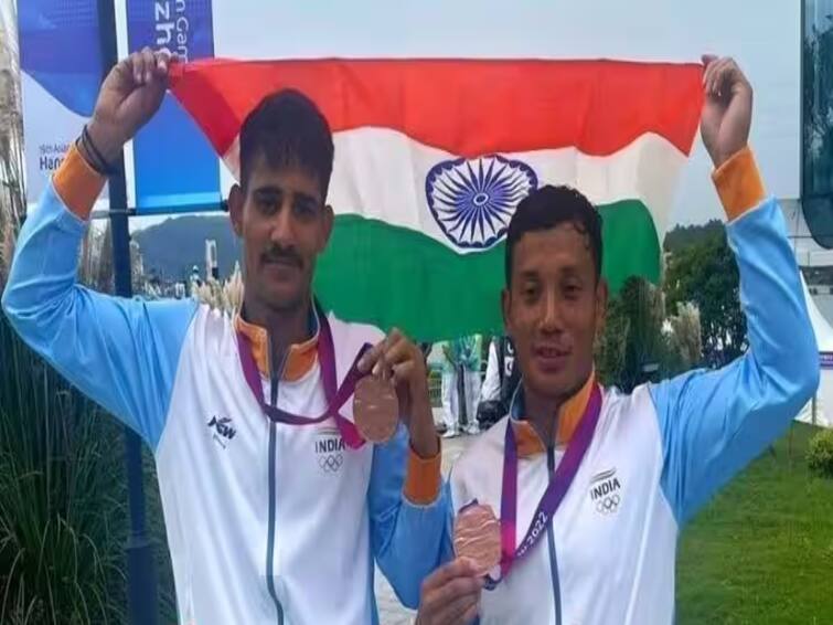 Asian Games 2023: arjun singh and sunil singh salam won bronze medals canoe double 1000 meter Asian Games 2023: 29 ஆண்டுகளுக்குப் பின் படகோட்டுதல் போட்டியில் பதக்கம்.. சாதனையை செதுக்கிய அர்ஜுன் - சுனில் ஜோடி!