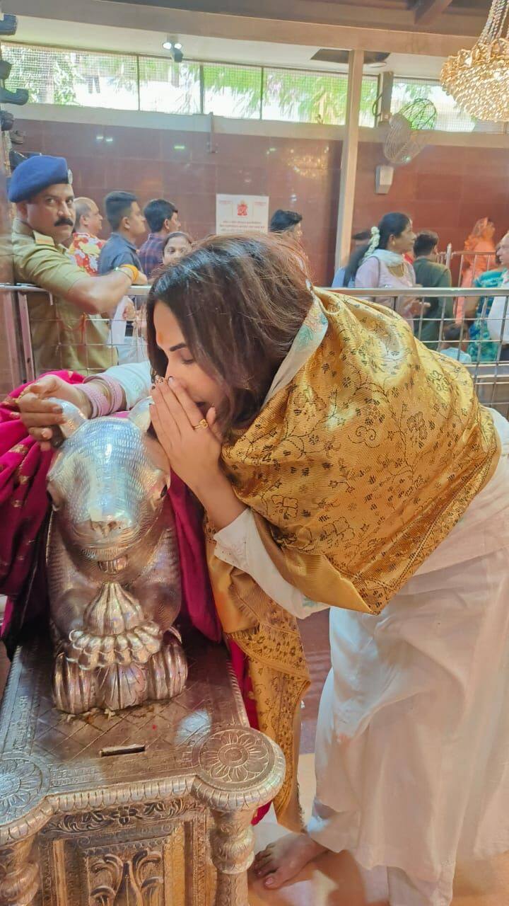 Richa Chadha seeks blessings with her team at Siddhivinayak Temple as Fukrey 3 opens to a huge weekend of over 55.17 crores! (Image Source: PR Handout)