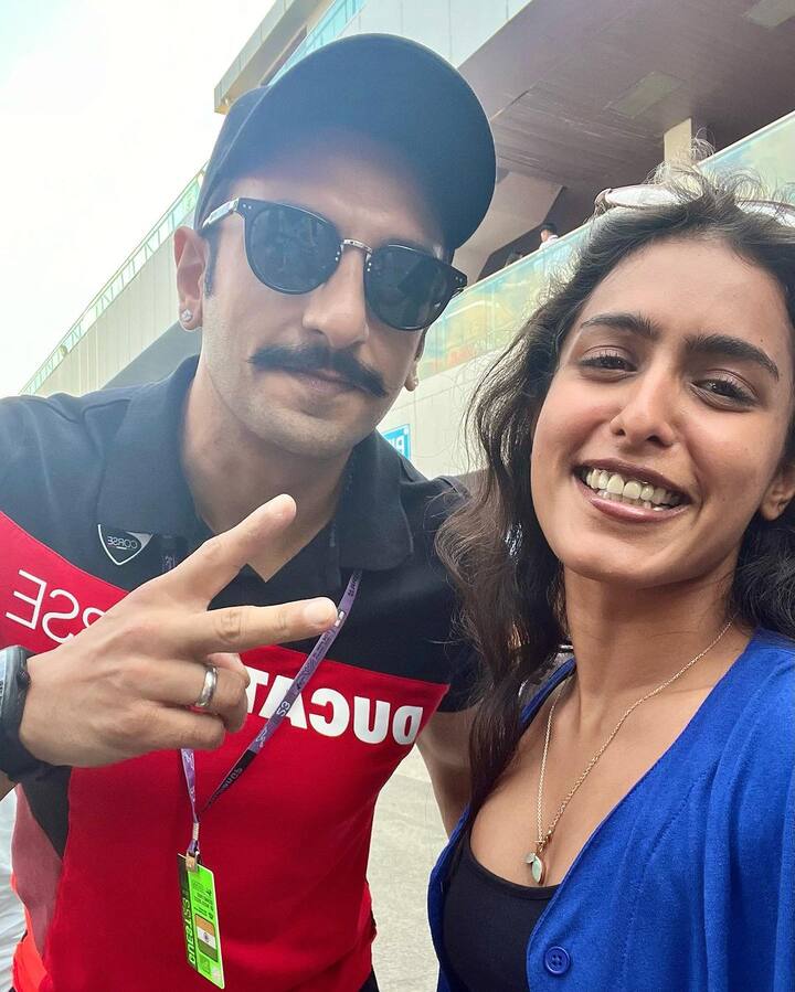 సంయుక్త హెగ్డే తన ఫొటోలు ఇన్‌స్టాగ్రామ్‌లో షేర్ చేశారు.