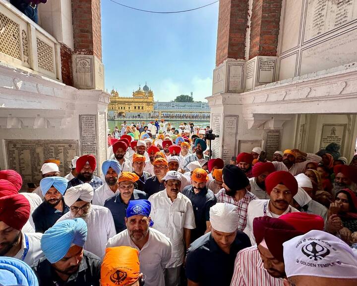 पंजाबमधील अमृतसर येथील हरीमंदिर साहिब (दरबार साहिब) म्हणजेच सुवर्णमंदिर हे शीखांचे पवित्र धर्मस्थळ आहे