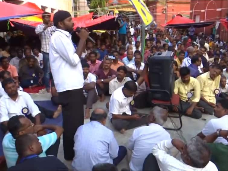 Tamil Nadu Govt School Teachers' Protest Seeking Equal Pay Enters 6th Day In Chennai Tamil Nadu Govt School Teachers' Protest Seeking Equal Pay Enters 6th Day In Chennai