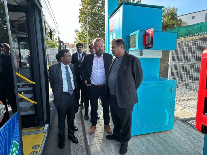 A video grab showed Nitin Gadkari inside the bus while surrounded by officials. One of the officials can be heard enquiring about the bus's range on a single charge. (Image: X/Office Of Nitin Gadkari)