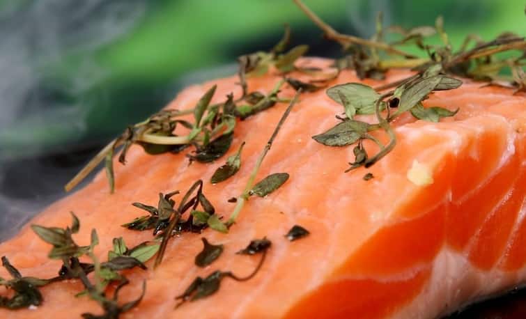 Smell of Fish: মাছের শরীর থেকে কেন বেরোয় আঁশটে গন্ধ? নেপথ্যে বৈজ্ঞানিক কার্যকারণ