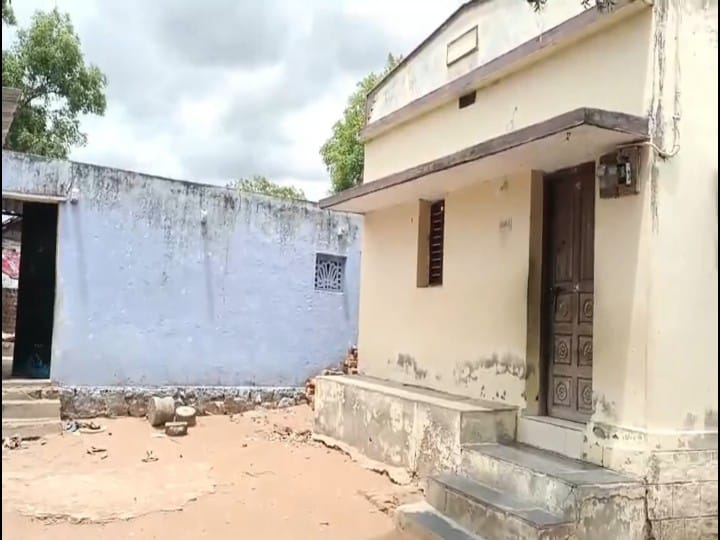 Govt School Building: மக்கள் பிரதிநிதிகளுக்காக காத்திருக்கும் புதிய பள்ளி கட்டிடம் - பாழடைந்த பள்ளியில் நடக்கும் வகுப்பறைகள்-மழைக்கு முன் திறக்கப்படுமா?