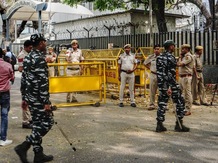 Delhi Police Special cell ED raids 30 locations of private web portal china agenda by taking money ann Delhi Police: निजी वेब पोर्टल के 30 ठिकानों पर स्पेशल सेल की रेड, चीन से पैसा लेकर भारत में ड्रैगन का एजेंडा चलाने का आरोप