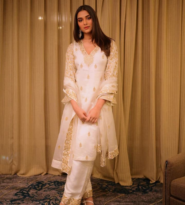 With her upcoming movie 'Kuch Khattaa Ho Jaay' alongside Guru Randhawa on the horizon, she's been turning heads with her stunning ethnic looks. Saiee exudes elegance in this pristine white suit adorned with intricate golden embroidery. The ensemble strikes a perfect balance between simplicity and opulence, making her look like a vision of grace and charm. (Image Source: Instagram/ Saiee M Manjrekar)