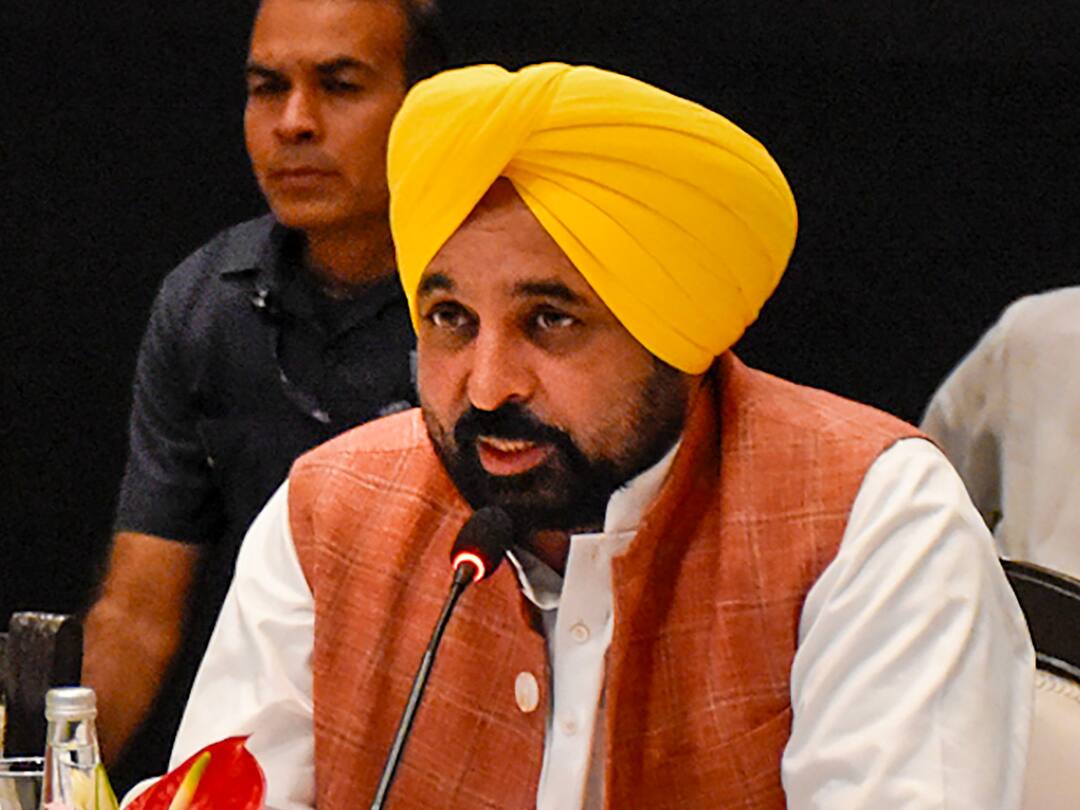 Punjab CM Bhagwant Mann Mammoth Amount Spent On Repaying Interest On Debts Inherited Writes To Governor Banwarilal Purohit Mammoth Amount Spent On Repaying Interest On Debts Inherited: CM Mann Writes To Punjab Governor