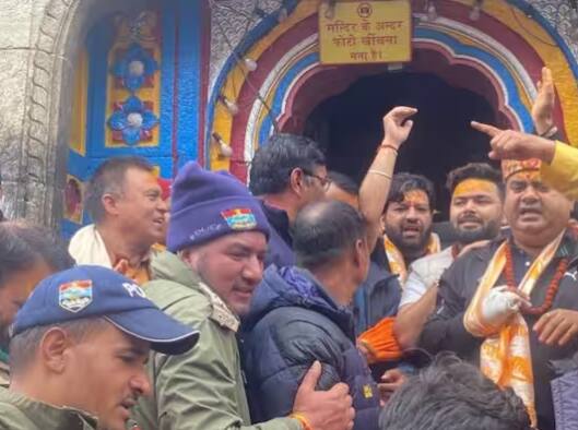 ਕੇਦਾਰਨਾਥ ਧਾਮ ਪਹੁੰਚ ਕੇ ਪੰਤ ਨੇ ਕਰੀਬ ਅੱਧਾ ਘੰਟਾ ਬਾਬਾ ਕੇਦਾਰ ਦੀ ਪੂਜਾ ਕੀਤੀ।