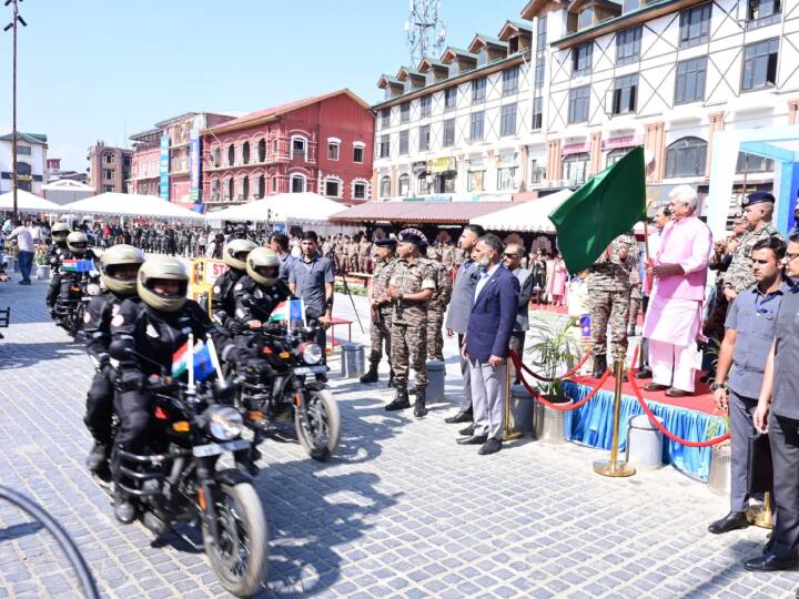 CRPF Organized Mega Motorcycle Rally In Jammu Kashmir LG Manoj Sinha Women Reservation Bill ann महिला आरक्षण का जश्न मनाने के लिए CRPF ने निकाली मेगा मोटरसाइकिल रैलियां, एलजी मनोज सिन्हा ने दिखाई हरी झंडी
