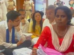 कृषि भवन में TMC सांसदों के साथ धरने पर बैठे अभिषेक बनर्जी, महुआ मोइत्रा समेत अन्य को उठा ले गई पुलिस