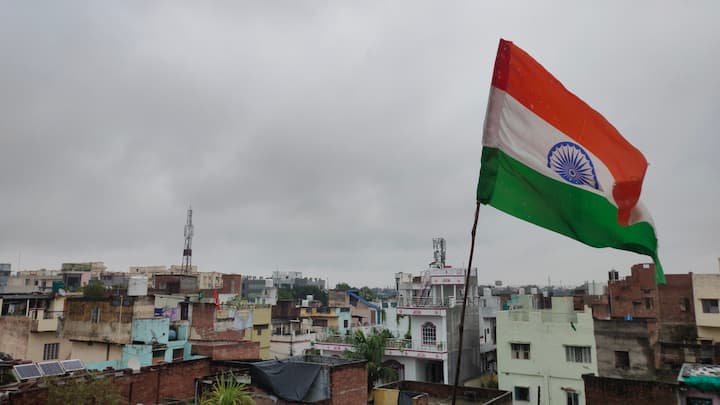 आमतौर पर अगस्त और सितंबर महीने की बारिश लोगों को कई मायने में राहत देने वाली होती है. खासतौर पर किसान खेती-किसानी के लिए मानसून की बारिश पर निर्भर रहते हैं. लेकिन इस बार कम हुई बारिश से कृषि क्षेत्र के साथ-साथ लोगों का आम जनजीवन भी प्रभावित होता देखा गया.