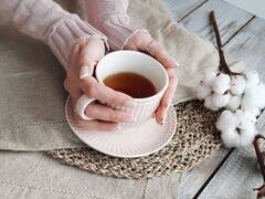 चहा प्यायल्यानंतर झोप का नाही येत? जाणून घ्या यामागील कारण