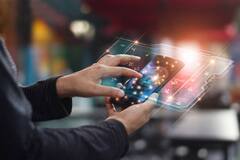 Technology : तुमच्या फोनमध्ये स्टोरेज कमी आहे? मग 'हे' करुन पाहा, झटपट समस्या होईल दूर