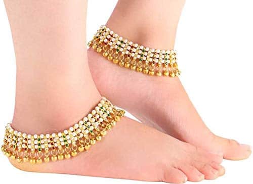 સોનાના આભૂષણ કમરની ઉપર અને ચાંદી શીતળ છે,. જે આભૂષણ કમરની નીચે પહેરવાથી શરીરના ટેમ્પરેચરનું બેલેસન્સ જળવાય છે.
