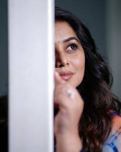 Actress Poorna: కలర్ ఫుల్ శారీలో పూర్ణ, కవ్వించే చూపులతో కనువిందు