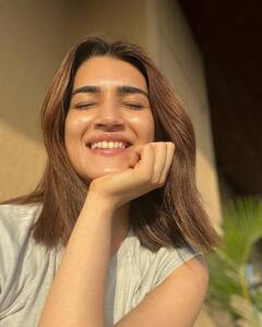 Kriti Sanon Skin Care : பளபளப்பான சருமம் வேண்டுமா? அப்போ பாலிவுட்டின் பரம சுந்தரியின் ஸ்கின் கேரை நீங்களும் ஃபாலோ பண்ணுங்க!