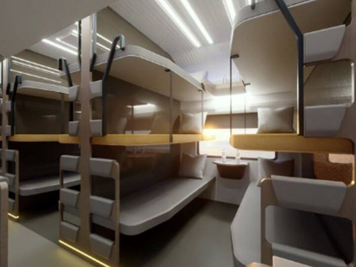 वंदे भारत स्लीपर ट्रेन पुढच्या वर्षाच्या सुरुवातीला प्रवाशांच्या सेवेत दाखल होईल.