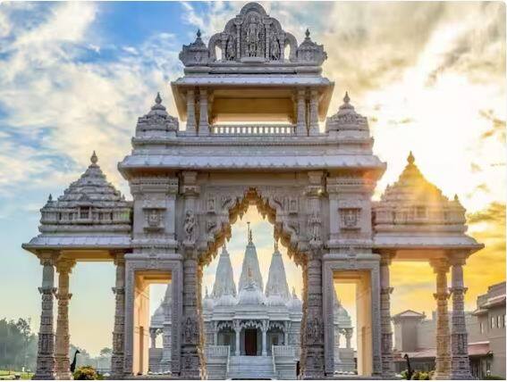 ਹਾਲ ਹੀ ਵਿੱਚ, 29 ਸਤੰਬਰ 2023 ਨੂੰ ਲਿਖੇ ਇੱਕ ਪੱਤਰ ਵਿੱਚ, ਪ੍ਰਧਾਨ ਮੰਤਰੀ ਨਰਿੰਦਰ ਮੋਦੀ ਨੇ 8 ਅਕਤੂਬਰ ਨੂੰ ਨਿਊਜਰਸੀ ਵਿੱਚ ਅਕਸ਼ਰਧਾਮ ਦੇ ਉਦਘਾਟਨ ਸਮਾਰੋਹ ਨੂੰ ਲੈ ਕੇ ਖੁਸ਼ੀ ਪ੍ਰਗਟਾਈ ਸੀ।
