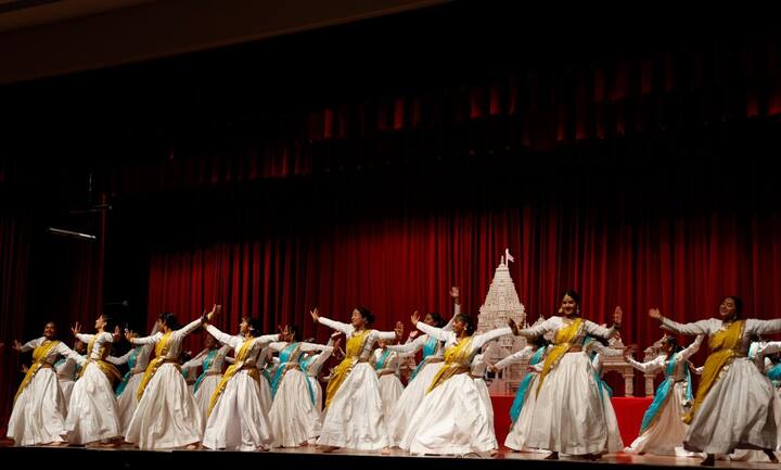 આ મહિલા દિન વિવિધ વય અને અનેકવિધ પ્રોફેશનલ બેકગ્રાઉન્ડ ધરાવતી અનેકવિધ મહિલાઓ માટે એક ઉત્કૃષ્ટ મંચ બની રહ્યો હતો, જેના દ્વારા તેમણે કેવી રીતે મહિલાઓ એકબીજાને મદદ દ્વારા, પોતાના કુટુંબમાં અને સામાજિક જીવનમાં સંવાદિતા સાધીને પ્રગતિ કરી શકે તેનું માર્ગદર્શન મેળવ્યું હતું.