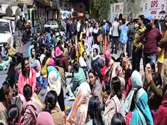 शिमला में SMC शिक्षकों का प्रदर्शन, सचिवालय के बाहर गुजारी रात, CM सुक्खू से मिलने का इंतजार