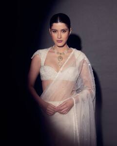 Shanaya Kapoor Dazzles In A Manish Malhotra Tulle Saree; See Pics