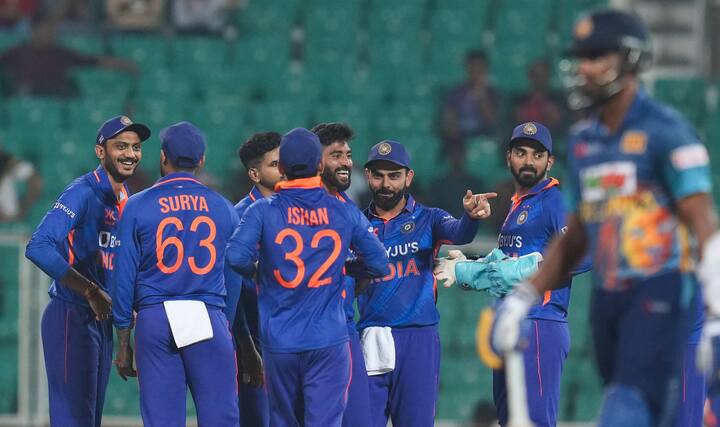 Team India At World Cup : यजमान भारतीय संघ आपल्या अभियानाची सुरुवात चेन्नईच्या मैदानातून आस्ट्रेलियाविरोधात होत आहे. आठ ऑक्टोबरपासून भारत आणि ऑस्ट्रेलिया संघ आमने सामने असतील. रोहित शर्माच्या नेतृत्वातील भारतीय संघाला विजयाचा दावेदार म्हटले जातेय.