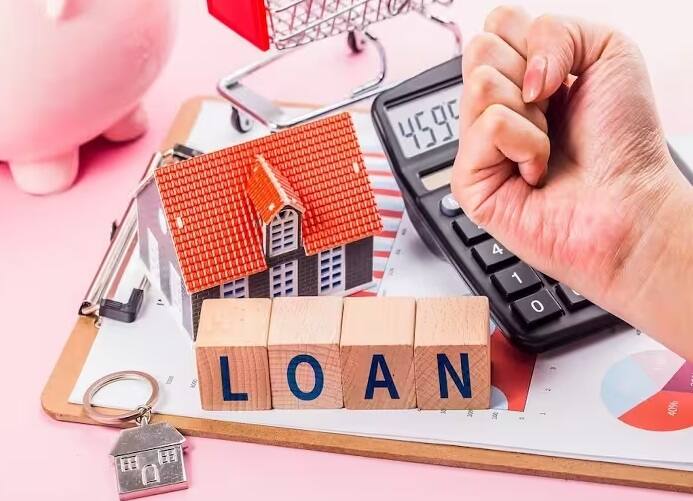 Home Loan Rates: દરેક વ્યક્તિનું સપનું હોય છે કે તેનું પોતાનું ઘર હોય. આ સપનું પૂરું કરવા માટે લોકો ઘણીવાર હોમ લોનનો સહારો લે છે.