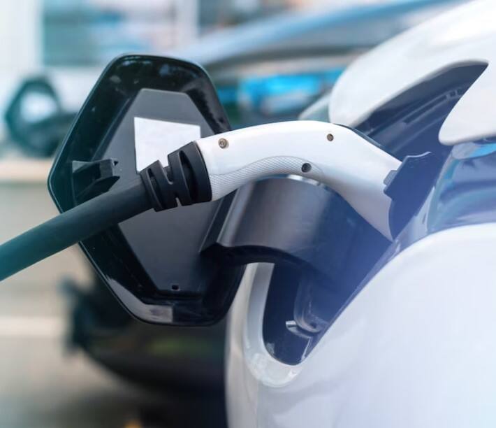 ਦੱਸ ਦਈਏ ਕਿ ਯੂਟੀ ਪ੍ਰਸ਼ਾਸਨ ਵੱਲੋਂ ਸਿਟੀ ਬਿਊਟੀਫੁੱਲ ਵਿੱਚ ਇਲੈਕਟ੍ਰਿਕ ਵਹੀਕਲ ਪਾਲਿਸੀ ਨੂੰ ਜੋਰ-ਸ਼ੋਰ ਨਾਲ ਉਤਸ਼ਾਹਿਤ ਕੀਤਾ ਜਾ ਰਿਹਾ ਹੈ।