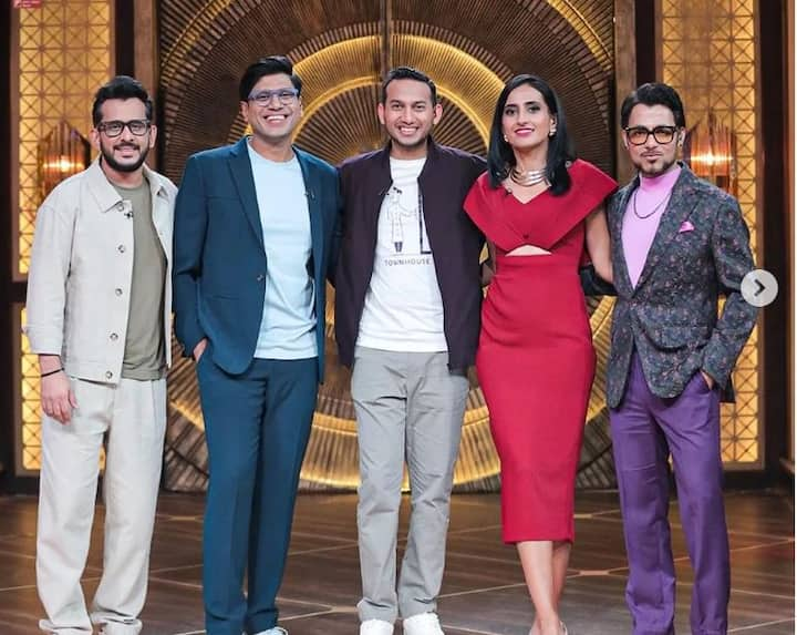 Shark Tank India Season 3: इन तस्वीरों में शार्क टैंक इंडिया के सभी जज अनुपम मित्तल, अमन गुप्ता, अमित जैन, नमिता थापर, विनीता सिंह और न्यू एंट्री रितेश अग्रवाल को खूबसूरत अंदाज में दिखाया गया है.