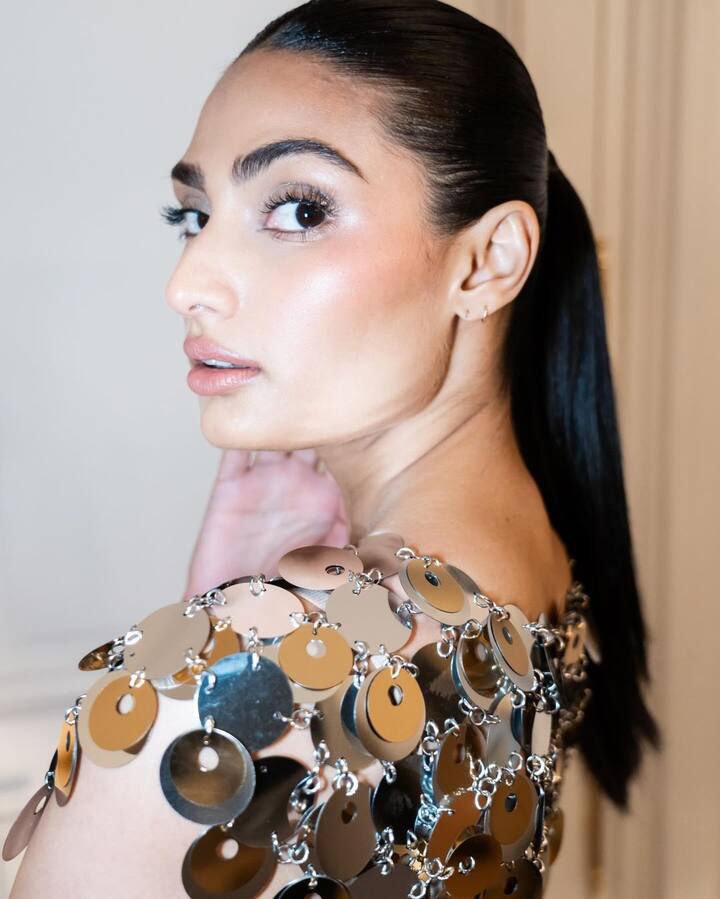 Her fashion acumen is widely admired, and she consistently grabs headlines with her chic and trend-setting looks. (Image Source: Instagram/ Athiya Shetty)