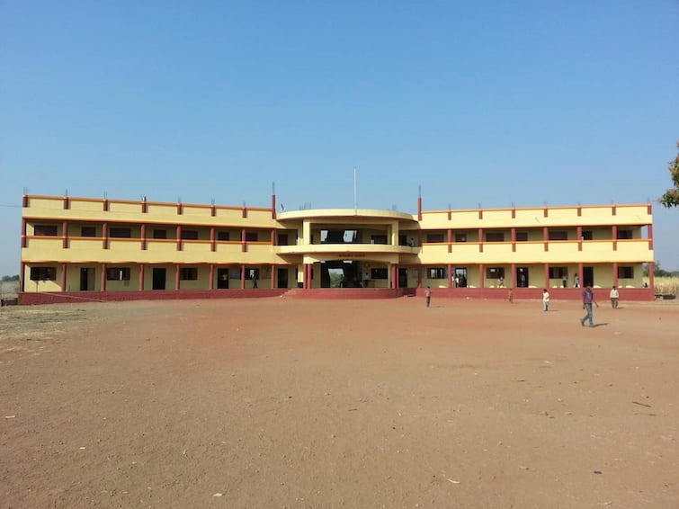 Progress of Primary Ashram School by Shri Shivaji Shikshan Prasarak Mandal Kewad madha solapur School : शाळेची सुरुवात कुडात, आज टोलेजंग इमारत; असा झाला रोपट्याचा वटवृक्ष 