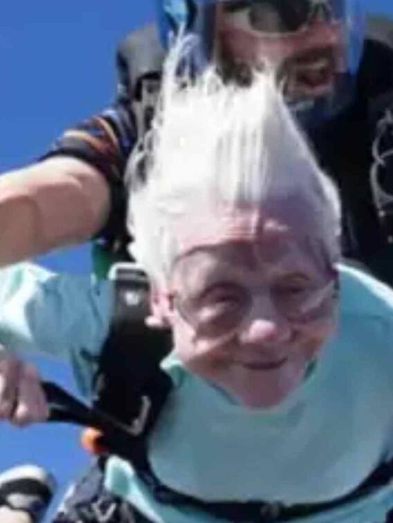 104 साल की इस स्काई डाइवर ने बनाया गिनीज वर्ल्ड रिकॉर्ड