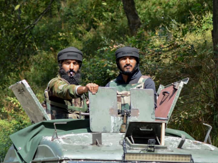 Jammu Kashmir Encounter breaks out between security forces and terrorist at Kujjar area of Kulgam Jammu Kashmir Encounter: जम्मू कश्मीर के कुलगाम में सुरक्षा बलों की आतंकियों के साथ मुठभेड़ शुरू